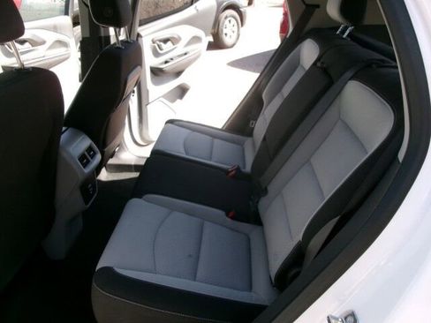 Used 2023 GMC Terrain SLE w/ Driver Convenience Package image 17