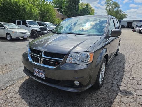 Used 2018 Dodge Grand Caravan SXT FWD image 1