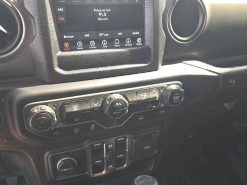 Used 2023 Jeep Gladiator Sport AWD/4WD image 14