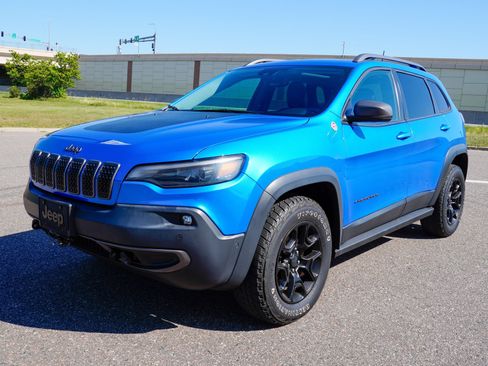 Used 2019 Jeep Cherokee Trailhawk AWD/4WD image 8