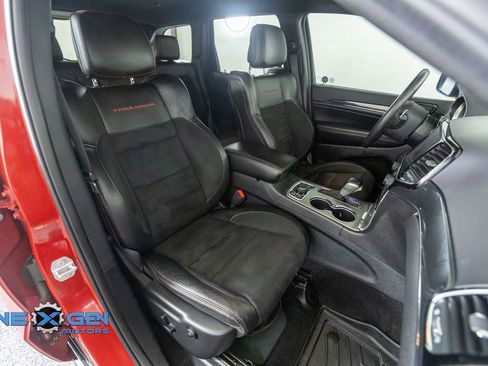 Used 2019 Jeep Grand Cherokee Trailhawk AWD/4WD image 41