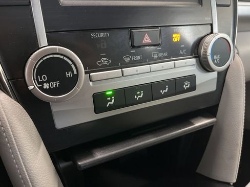 Used 2014 Toyota Camry LE image 15