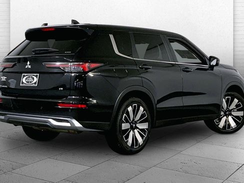 Used 2025 Mitsubishi Outlander AWD image 13