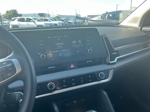 Used 2025 Kia Sportage LX FWD image 17