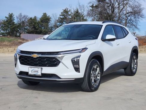 New 2026 Chevrolet Trax LT w/ Driver Confidence Package FWD image 3