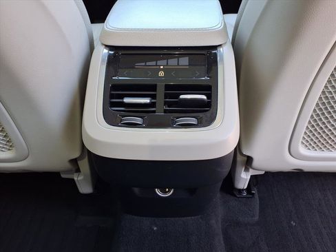 Used 2020 Volvo XC90 T5 Momentum w/ Protection Package Premier image 14