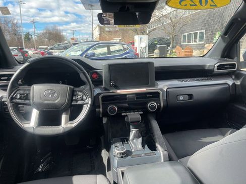 Used 2025 Toyota Tacoma TRD Off-Road image 11