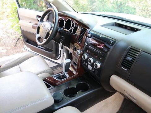 Used 2011 Toyota Sequoia Limited AWD/4WD image 33