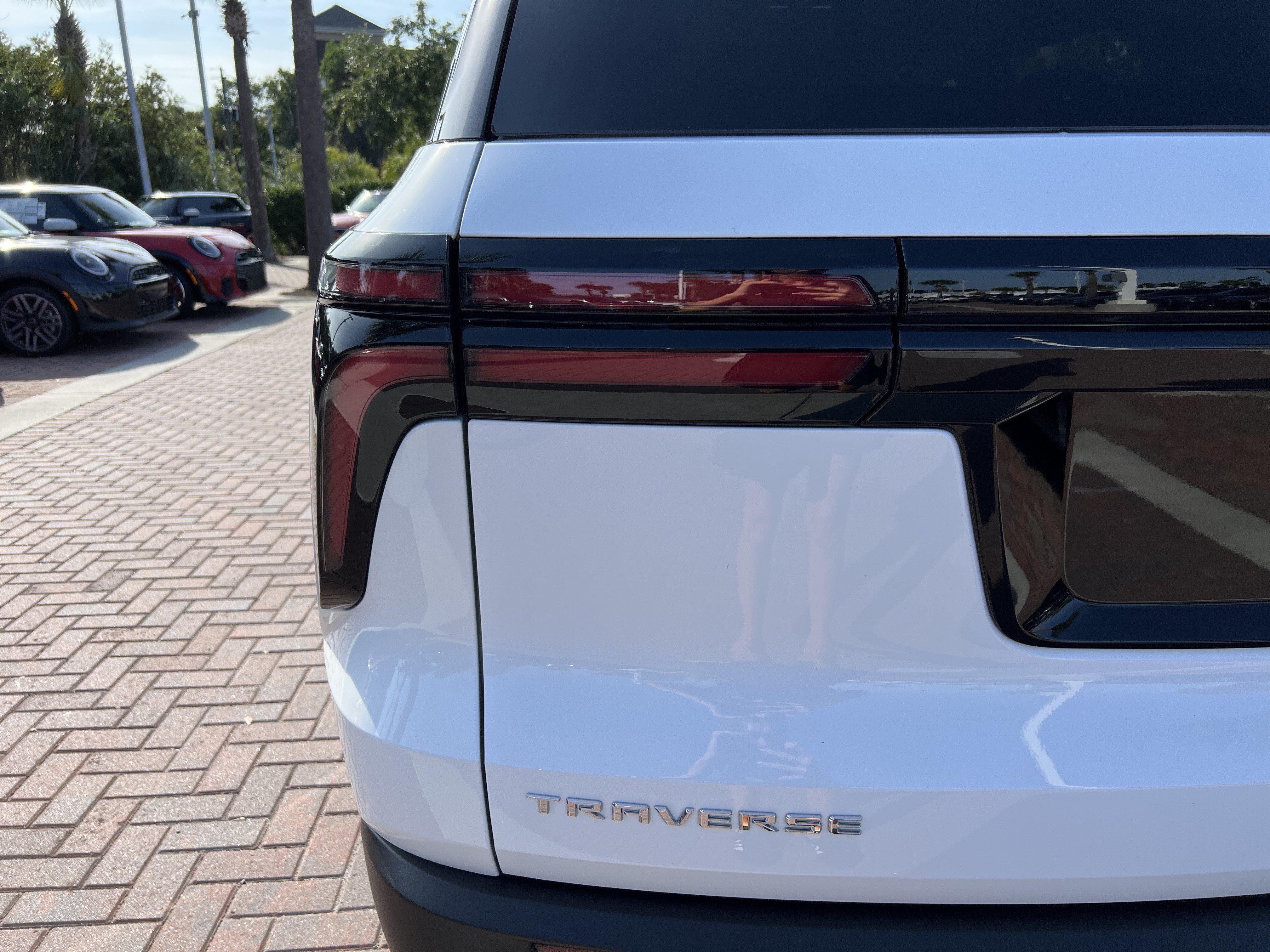 Used 2025 Chevrolet Traverse LT FWD image 40