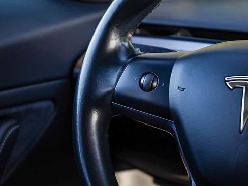 Used 2018 Tesla Model 3 Long Range image 16