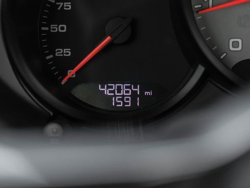 Used 2018 Porsche 718 Cayman S image 15