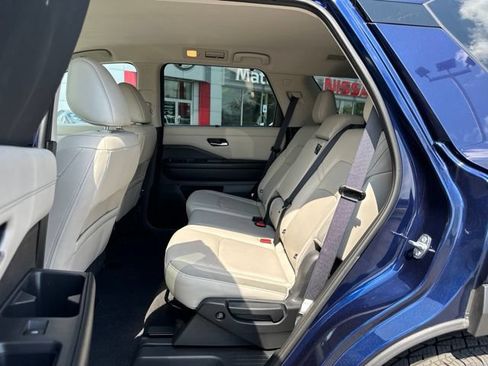 Used 2024 Nissan Pathfinder SL AWD/4WD image 20