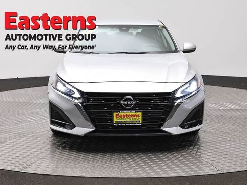 Used 2023 Nissan Altima 2.5 S image 2