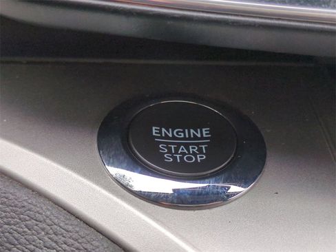 Certified 2022 Ford Explorer XLT w/ Equipment Group 202A image 27