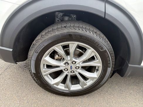 Used 2023 Ford Explorer XLT w/ Equipment Group 202A AWD/4WD image 31
