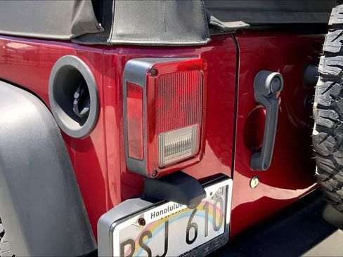 Used 2012 Jeep Wrangler Unlimited Sport w/ Connectivity Group AWD/4WD image 30