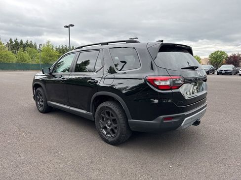 Used 2023 Honda Pilot TrailSport image 5