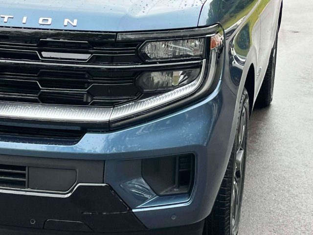 New 2027 Ford Expedition Platinum w/ Driver's Package AWD/4WD image 9