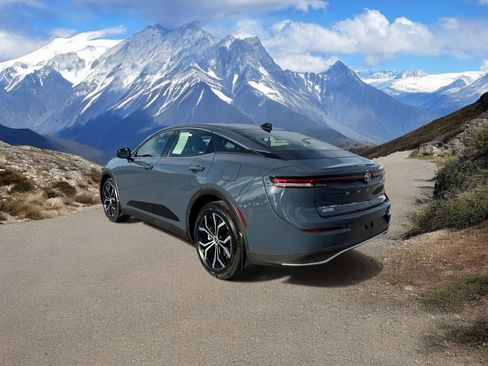 Used 2025 Toyota Crown Limited image 3