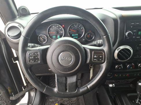 Used 2014 Jeep Wrangler Unlimited Sahara w/ Connectivity Group image 18