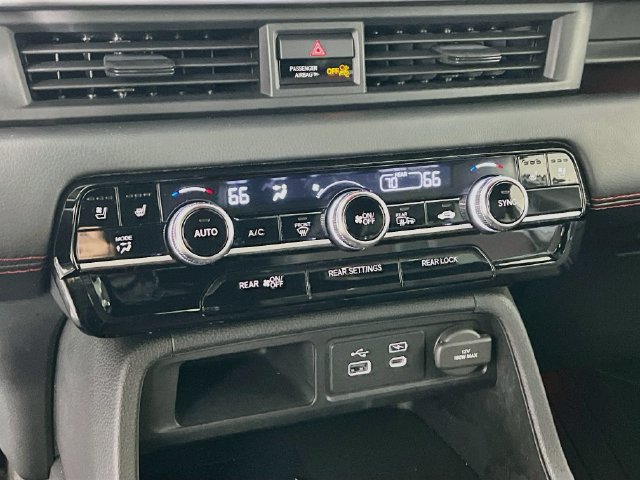 Used 2025 Honda Pilot Black Edition image 18