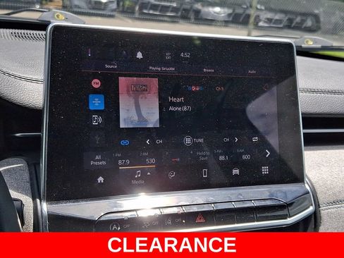 Used 2023 Jeep Compass Latitude AWD/4WD image 17