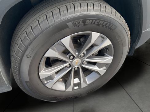 Used 2025 Chevrolet Equinox LT AWD/4WD image 25