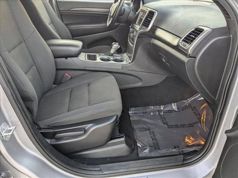 Used 2019 Jeep Grand Cherokee Laredo image 20