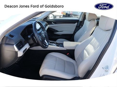 Used 2022 Honda Accord Touring image 16