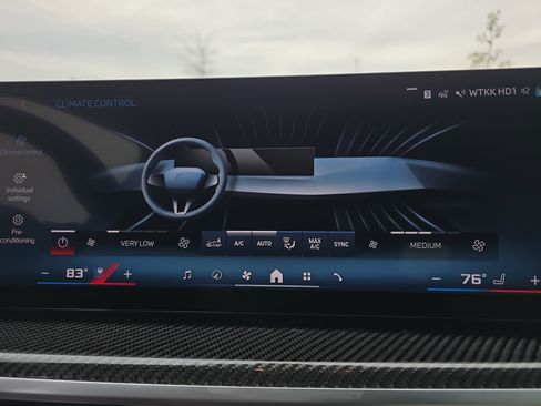 Used 2025 BMW X7 M60i image 23