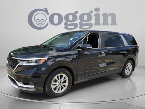 Used 2023 Kia Carnival LX FWD image 1