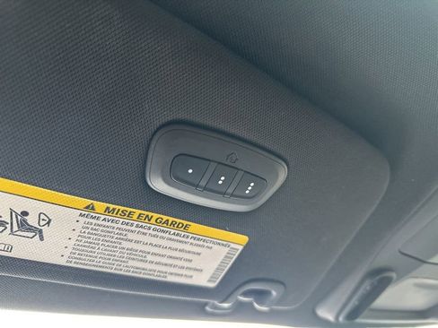 Used 2025 Chrysler Pacifica Limited image 30