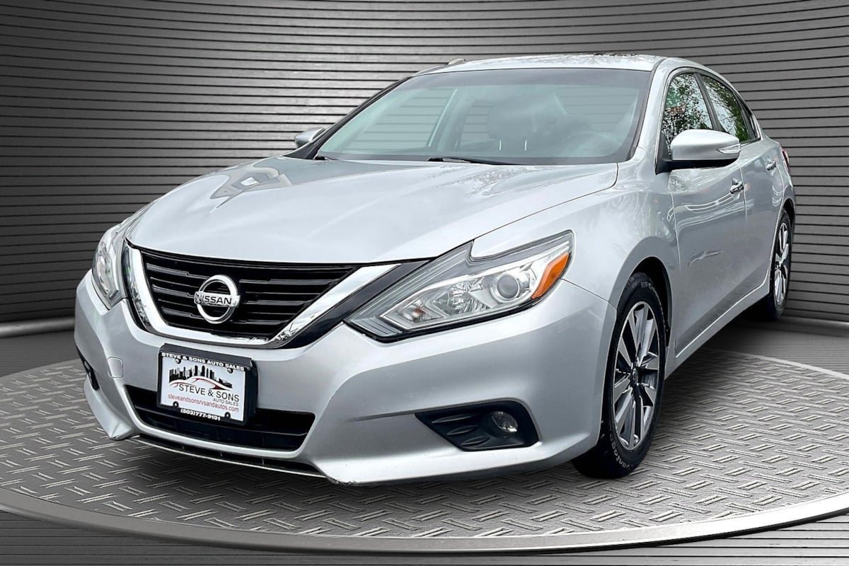 Used 2017 Nissan Altima 2.5 SV w/ Convenience Package FWD image 3