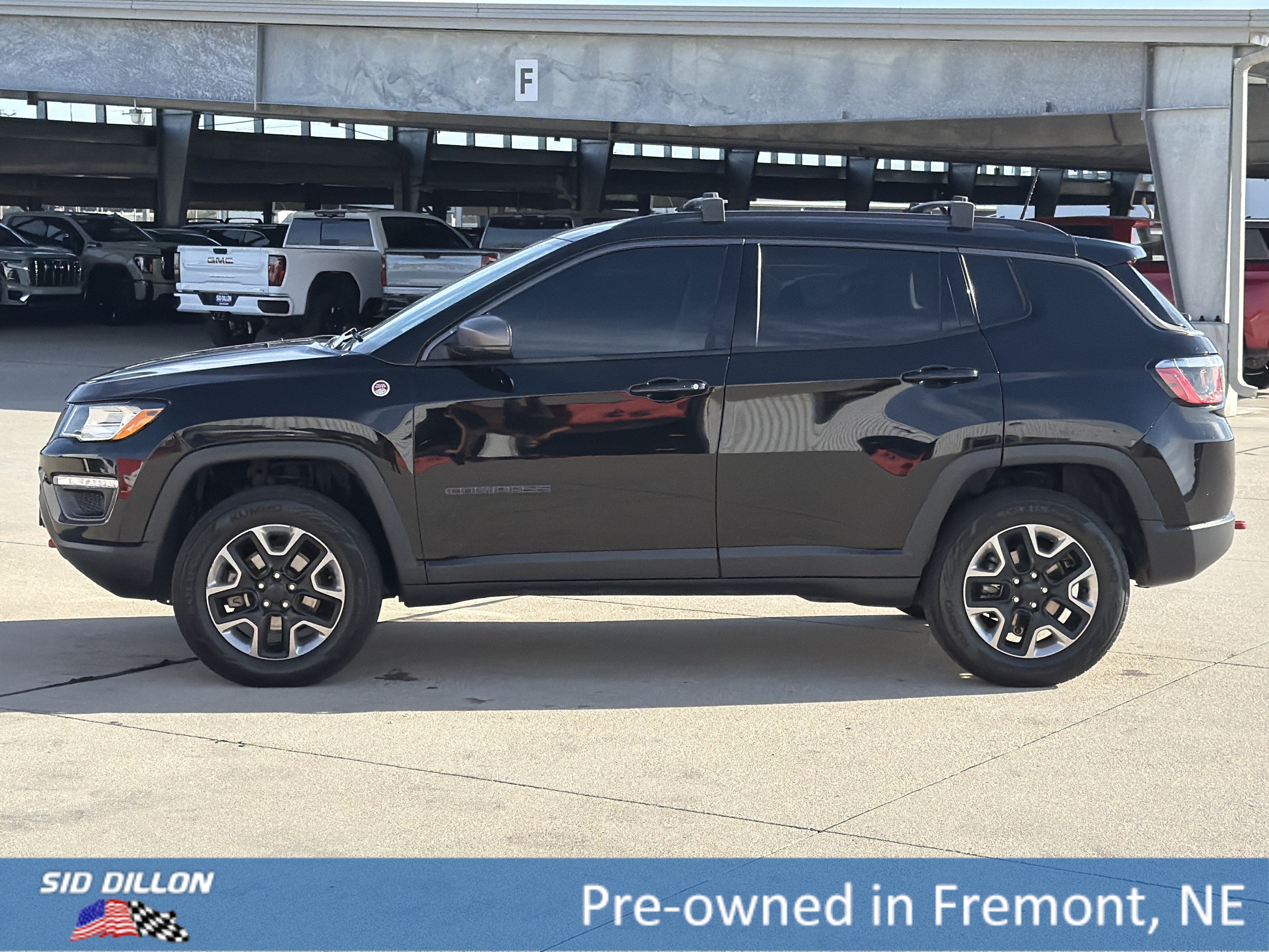 Used 2018 Jeep Compass Trailhawk w/ Leather Interior Group AWD/4WD image 2