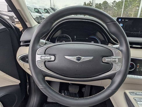 Used 2022 Genesis GV70 2.5T w/ Advanced Package image 10