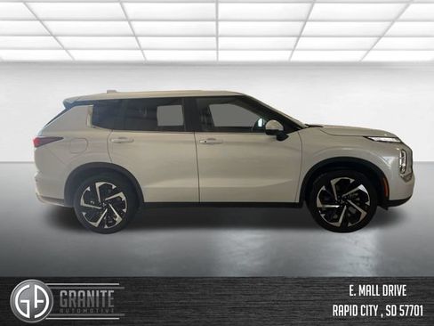 Used 2024 Mitsubishi Outlander FWD image 6