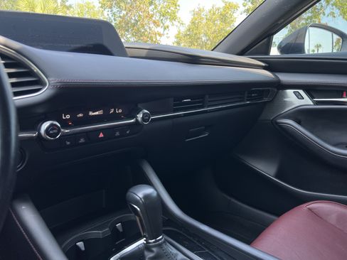 Used 2023 MAZDA MAZDA3 s FWD image 29