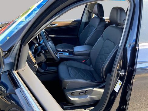Used 2024 Volkswagen Atlas SE AWD/4WD image 4
