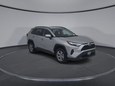 Used 2025 Toyota RAV4 XLE AWD/4WD image 4