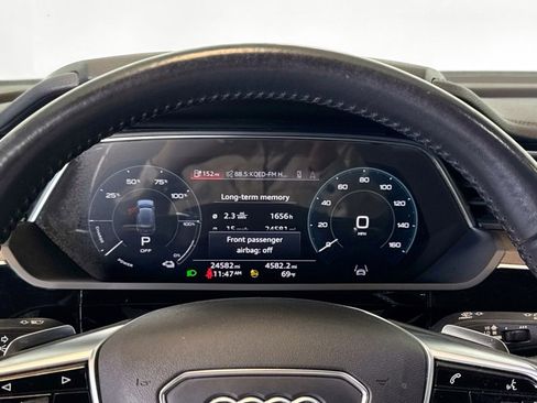 Used 2021 Audi e-tron Premium w/ Convenience Plus Package image 12