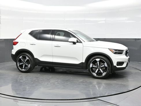Used 2019 Volvo XC40 T5 Momentum AWD/4WD image 8