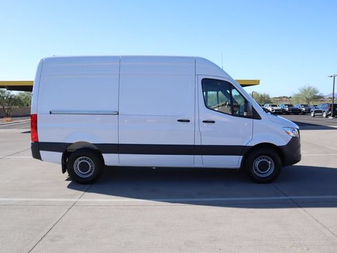 Used 2025 Mercedes-Benz Sprinter 2500 image 4