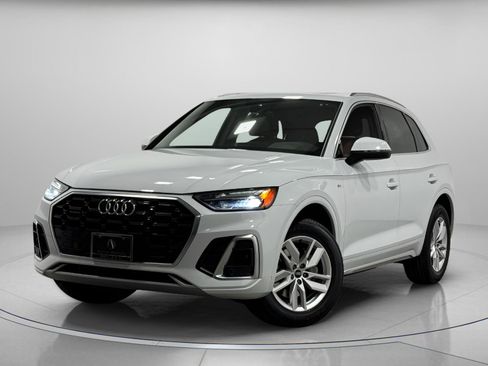 Certified 2023 Audi Q5 2.0T Premium w/ Convenience Package image 2