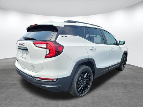 Used 2024 GMC Terrain SLE w/ Driver Convenience Package FWD image 7