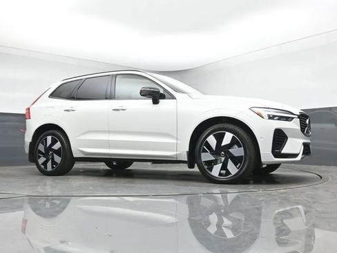 Used 2024 Volvo XC60 T8 Ultimate w/ Protection Package Premier AWD/4WD image 38