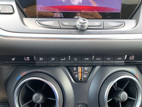 Used 2021 Chevrolet Blazer LT FWD image 28