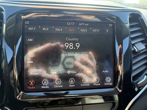 Used 2019 Jeep Cherokee Limited image 19