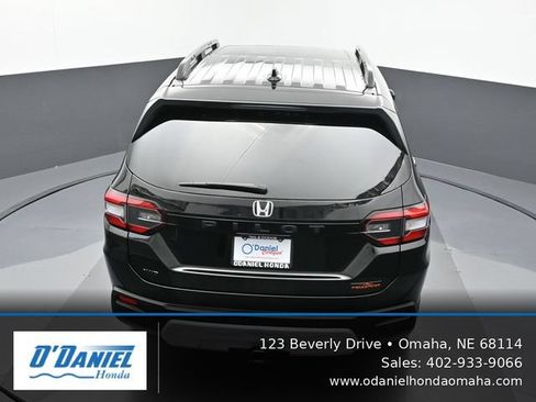Used 2025 Honda Pilot TrailSport image 17