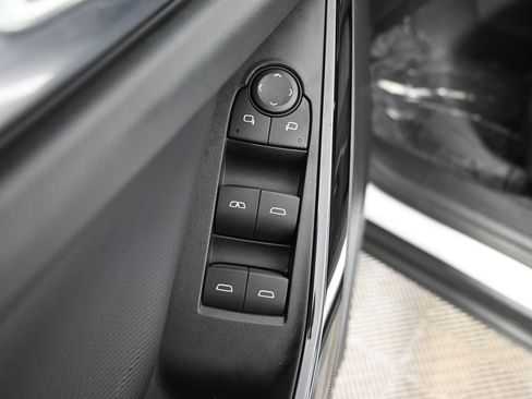 Used 2025 Chevrolet Equinox LT w/ Safety and Technology Package AWD/4WD image 19