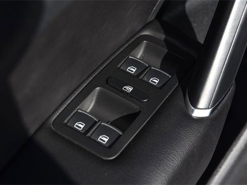 Used 2017 Volkswagen Passat 1.8T SE image 8